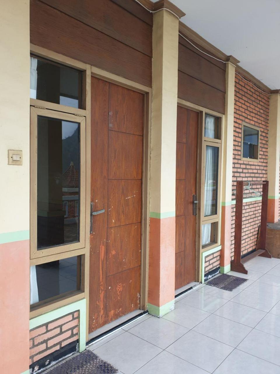 Bromo Holiday Guest House Ngadisari Buitenkant foto