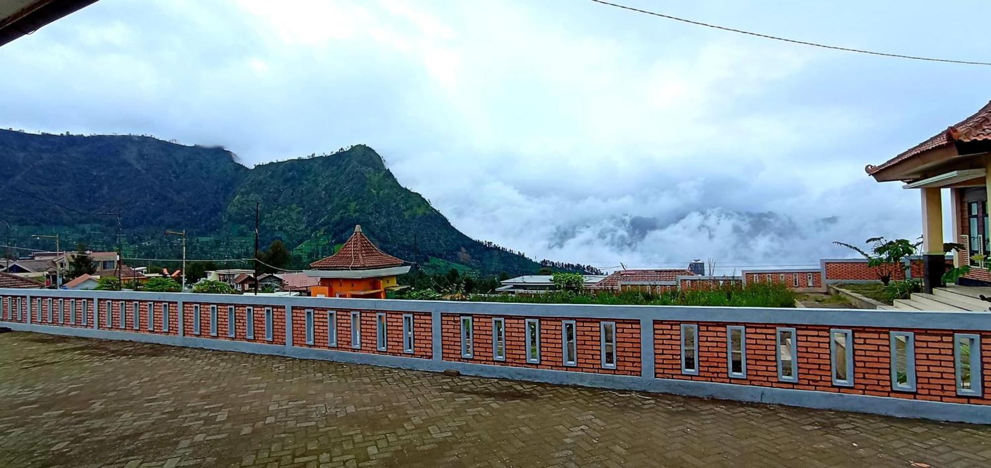 Bromo Holiday Guest House Ngadisari Buitenkant foto