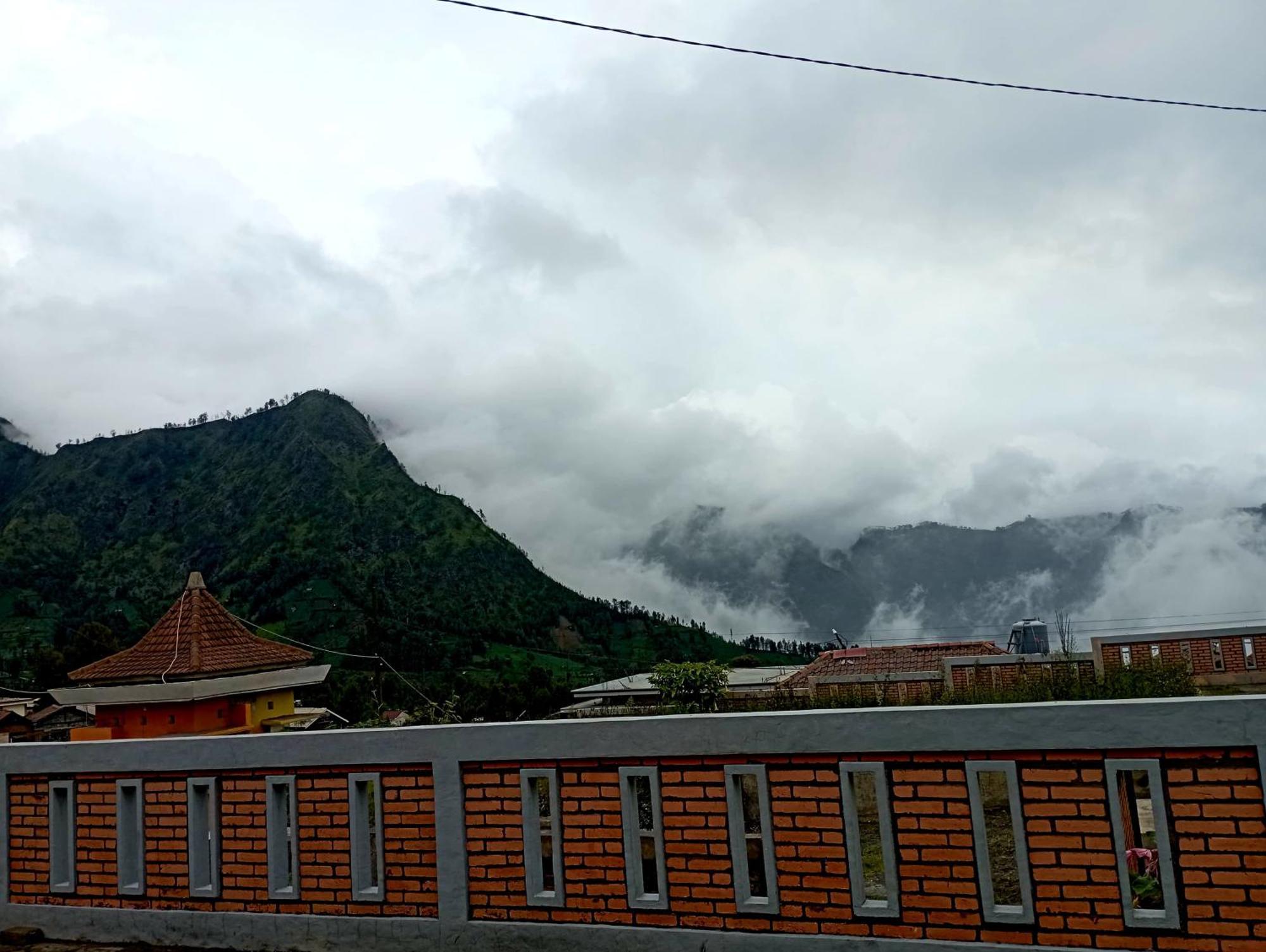 Bromo Holiday Guest House Ngadisari Buitenkant foto